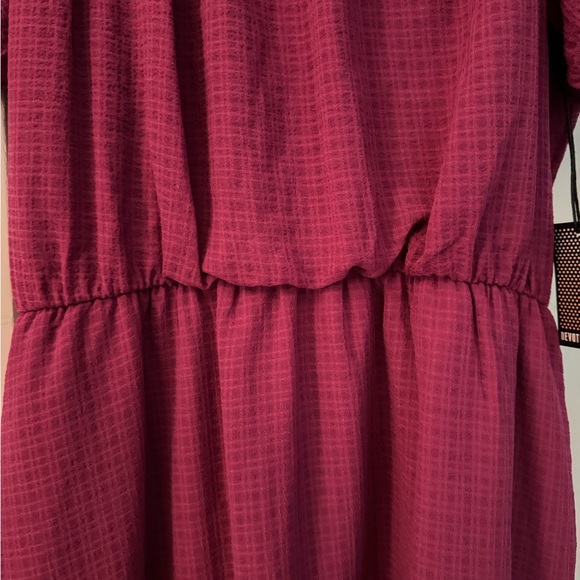 NWT Beautiful chiffon dress - Picture 2 of 3